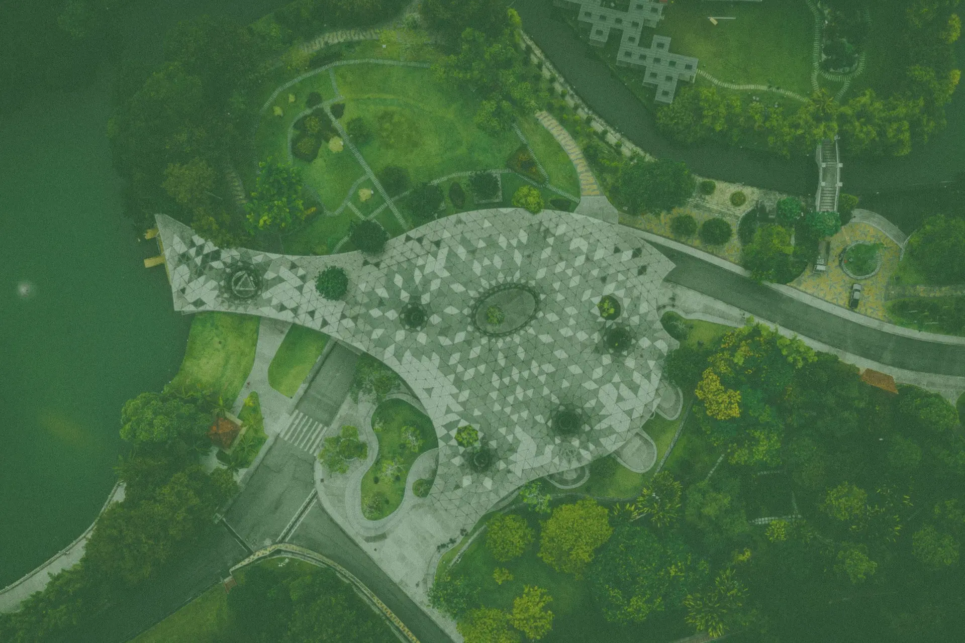 Development of public spaces and green areas in cities: key to sustainability and urban wellbeing